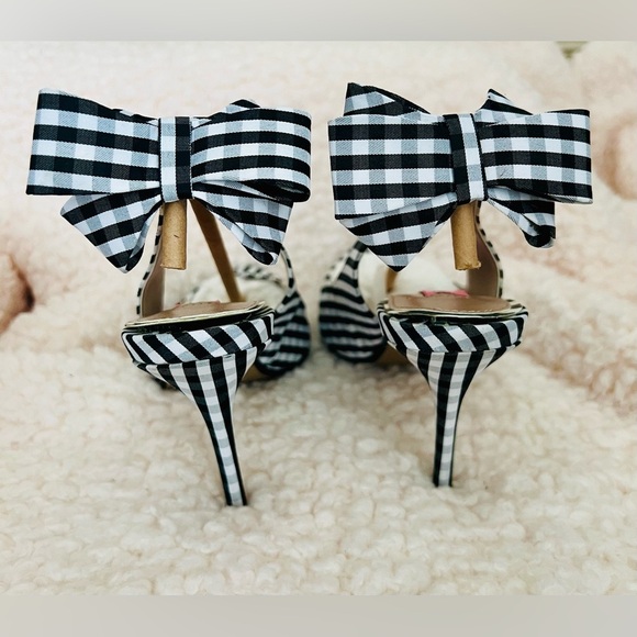 Betsey Johnson Gingham Black and White Heels with Slingback & Decorative Bow 7.5 - Picture 2 of 12